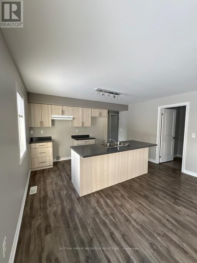 Building Photo - 1803 River Rd W