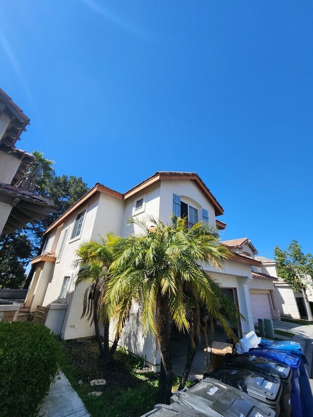 Primary Photo - 4 Bedroom House in Eastlake - Championship...