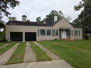 Building Photo - 116 West Dr