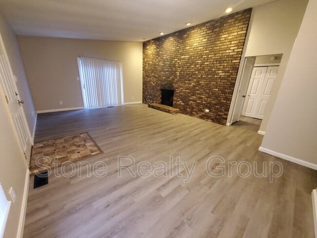 Building Photo - 3351 E Margaret Ave