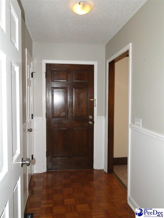 Foto del edificio - 218 Honeysuckle Ln