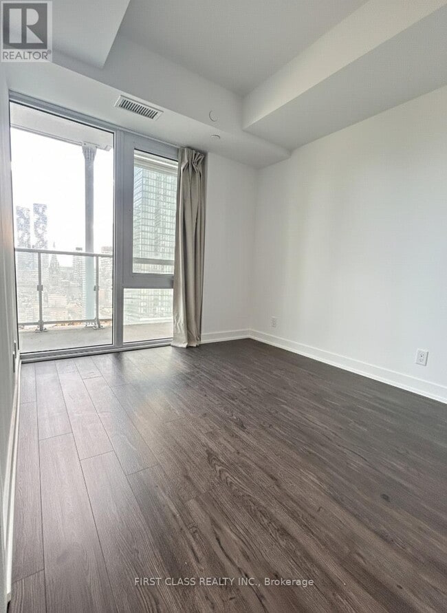 Building Photo - 88 Queen St E