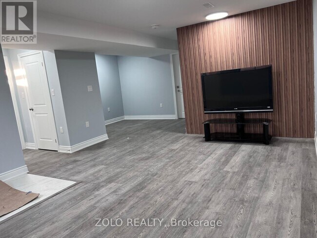 Building Photo - 239 Rockledge Dr