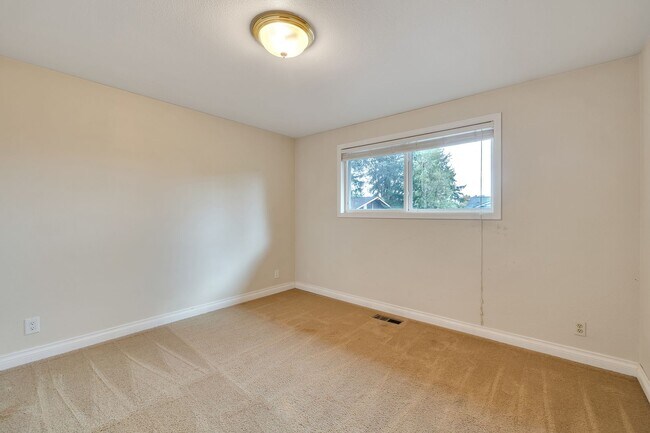 Foto del edificio - CLICK "REQUEST A TOUR" NOW!