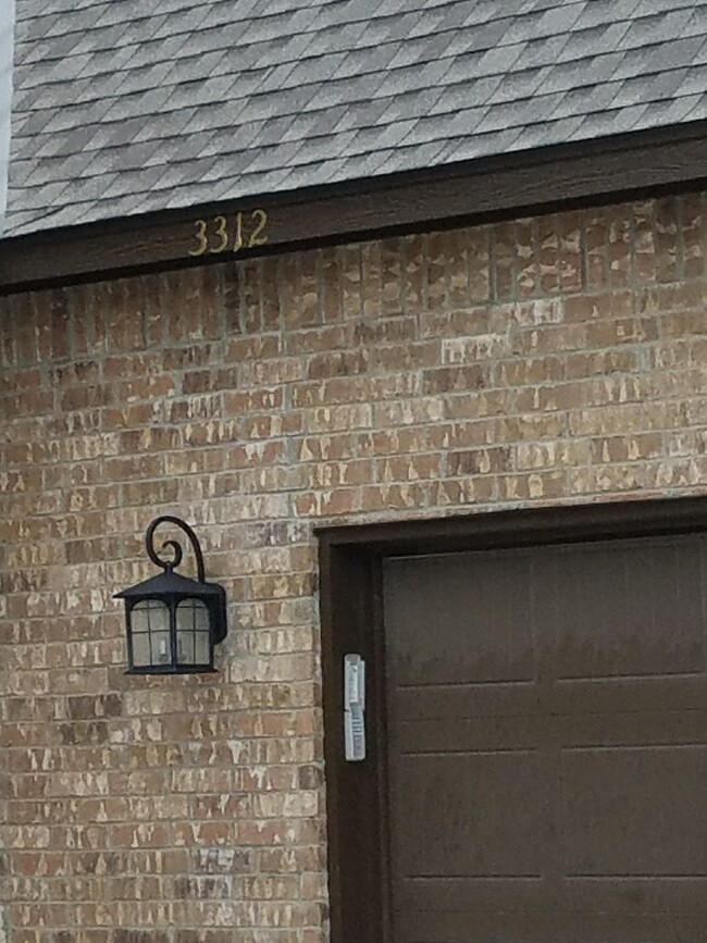 Building Photo - 3 bed 2.5 bath home with view of water