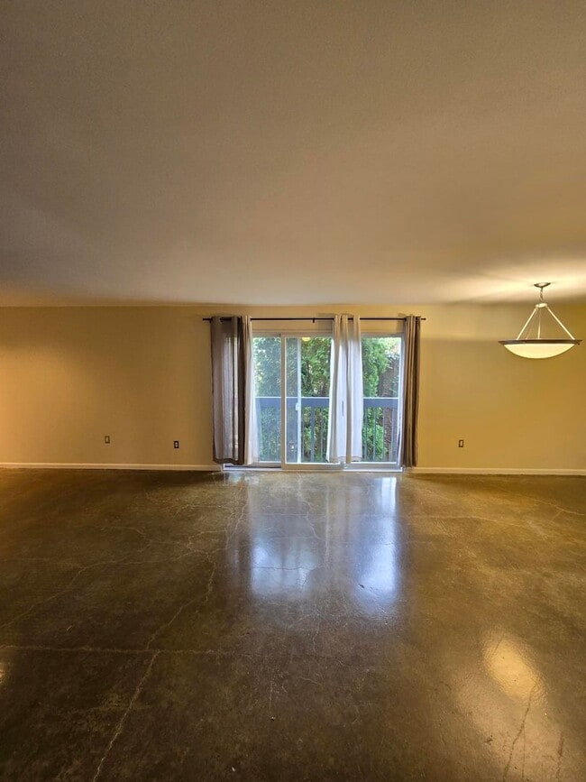 Building Photo - 5425 5th Avenue