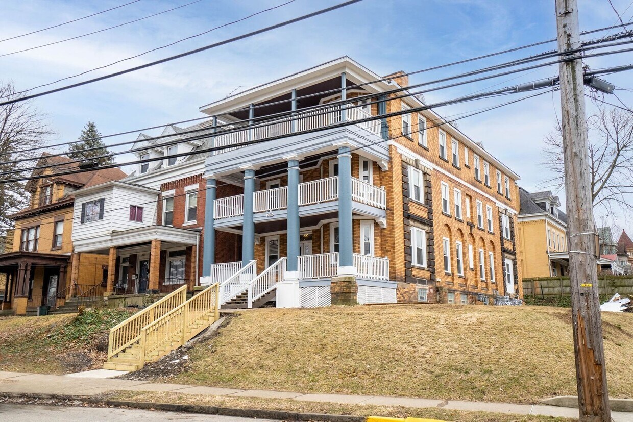 Primary Photo - Classic 1900's building with all new inter...