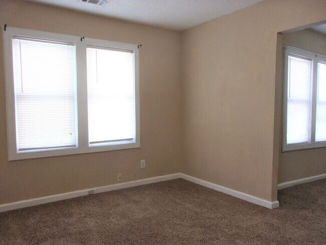 Foto del edificio - 1 BED 1 BATH CRESTWOOD HISTORICAL ADDITION...