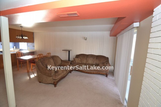 Building Photo - 4868 S Highland Cir