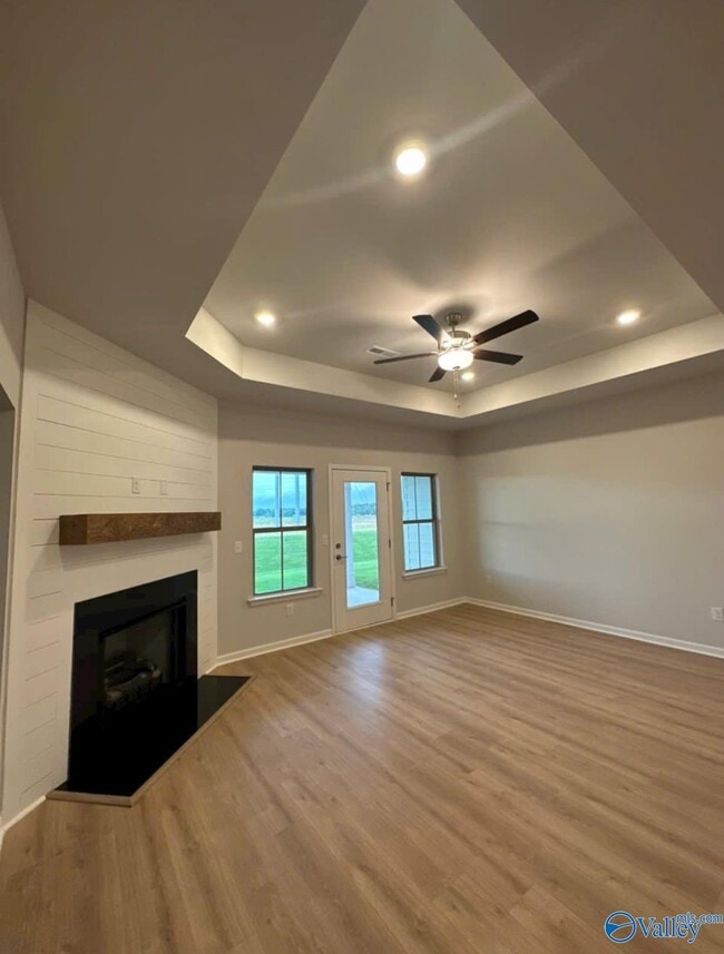 Building Photo - 134 Rugby Dr