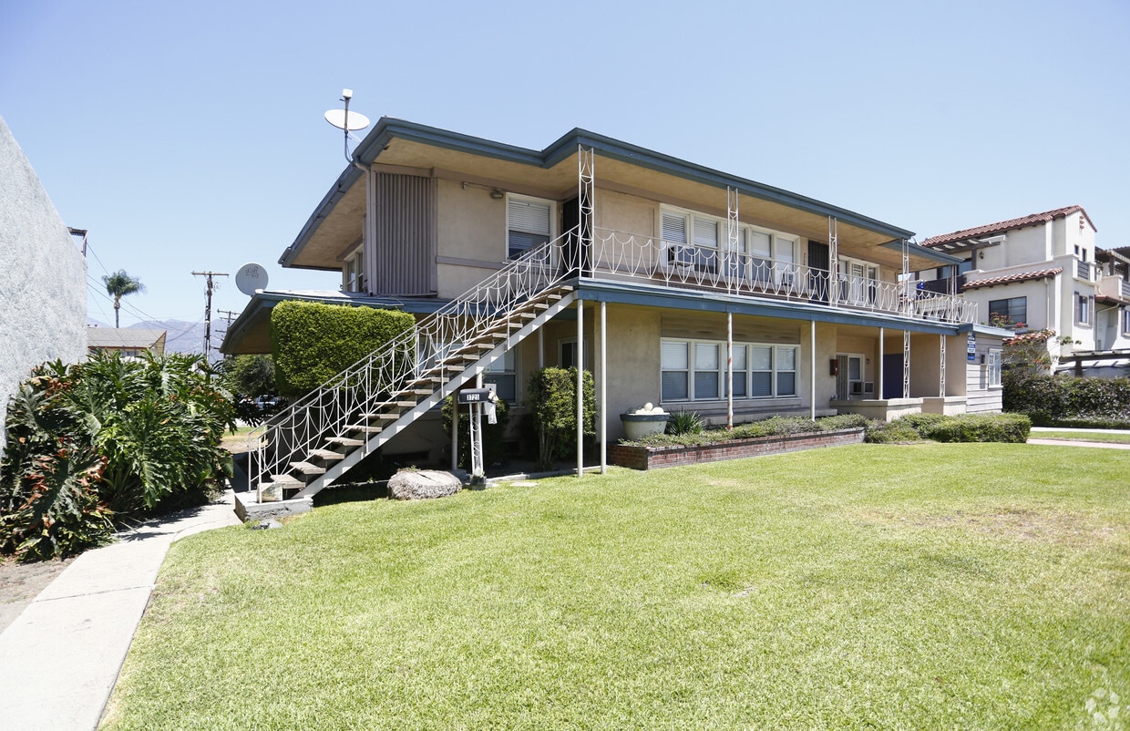 Building - 3721-3723 Huntington Dr