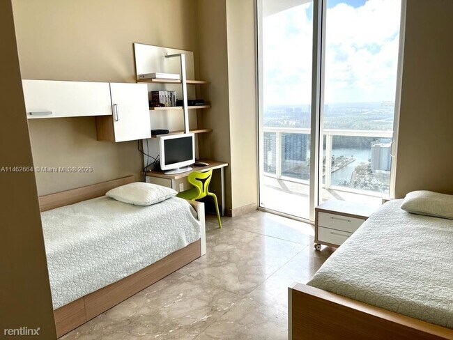 Foto del edificio - 2 br, 2 bath Condo - 16001 Collins Ave Apt...