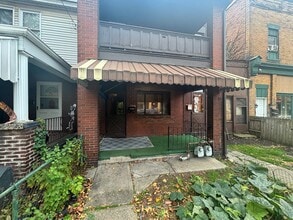 Building Photo - 2226 Woodstock Ave