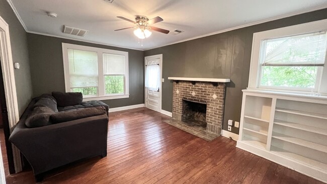 Building Photo - Must See Deep Eddy House