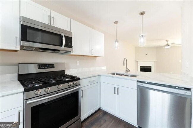 Foto del edificio - 547 Harbor Lake Ct