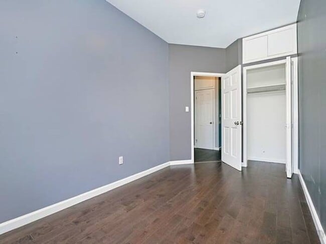 Building Photo - 552 W 183rd St