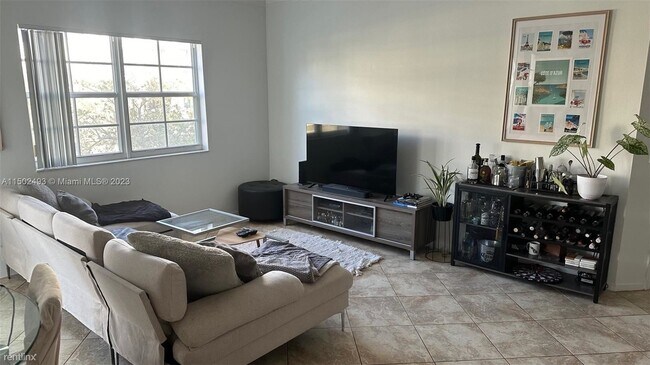 Foto del edificio - 2 br, 2 bath Condo - 3215 NE 184th St Apt ...