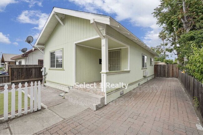 Building Photo - 848 Black Diamond St