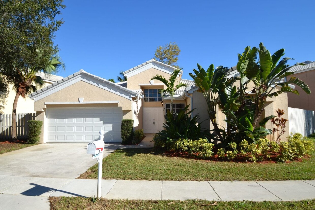 Primary Photo - 1087 SW 104th Way