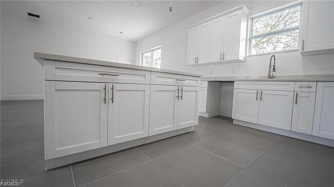 Foto del edificio - 744 Clancy St E