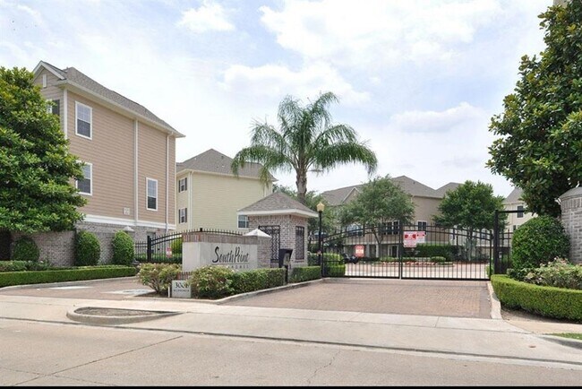 Building Photo - 3001 Murworth Dr