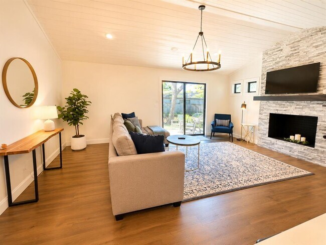 Foto del edificio - 9002 Lodge Ct