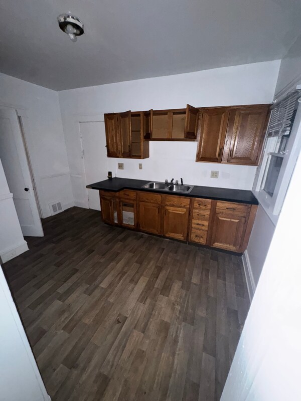 1872 Lampson Rd Cleveland, OH 44112 – photo 5