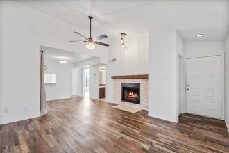 Building Photo - 3100 Walnut Bend Ln