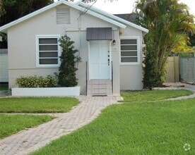 Building Photo - 2140 SW 25th St