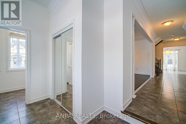 Photo du bâtiment - 1137 Quick St