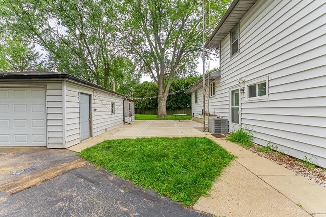 Building Photo - 22819 Davy Ct