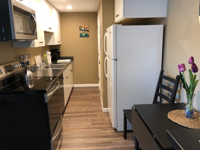 Building Photo - 543 N Broadway St