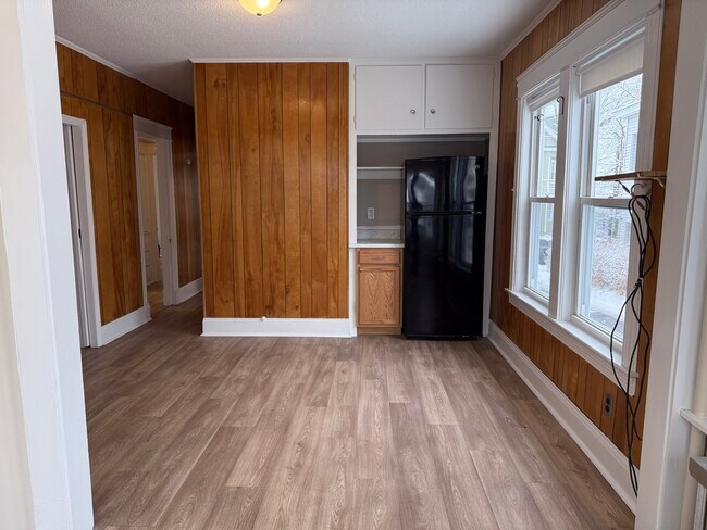 Zona de comedor de la cocina - 121 Mount Washington St