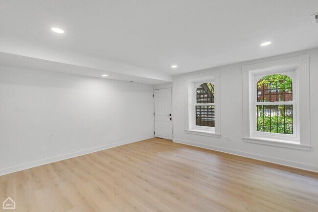 Building Photo - 801 S Oakley Blvd