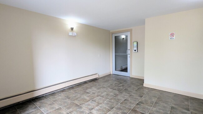 Foto del edificio - 432 N Wilke Rd