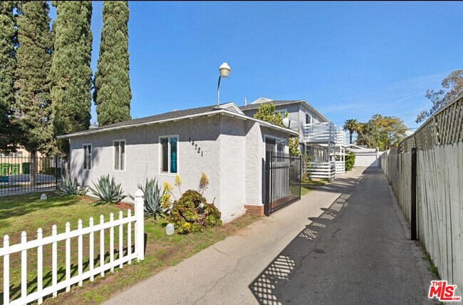 Foto del edificio - 14721 Sylvan St