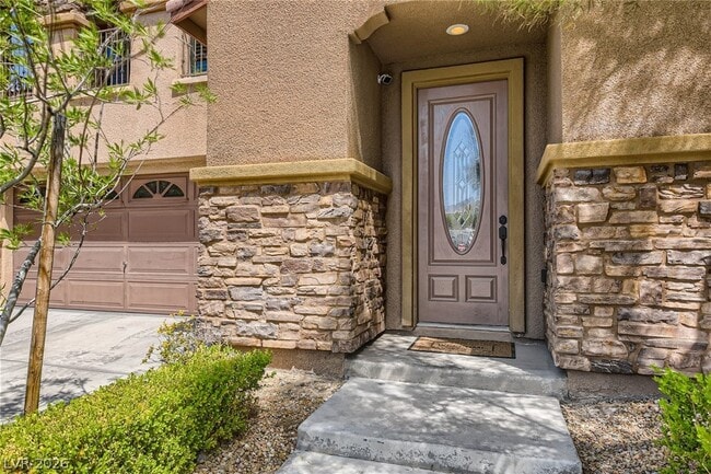 Building Photo - 552 Puenta Del Rey St