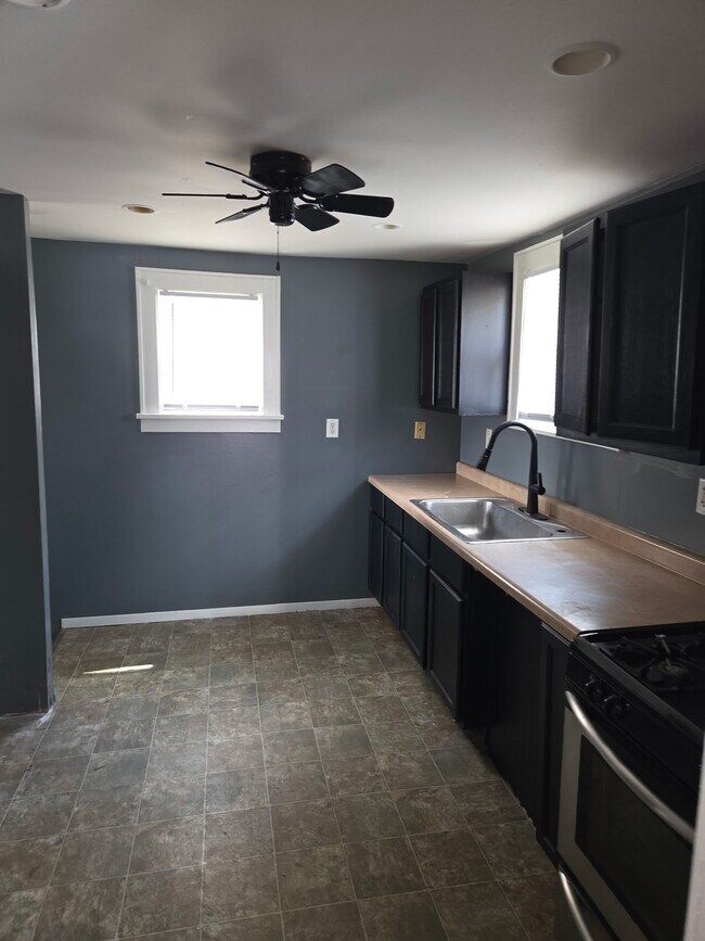 Building Photo - 1214 W Brons Ave