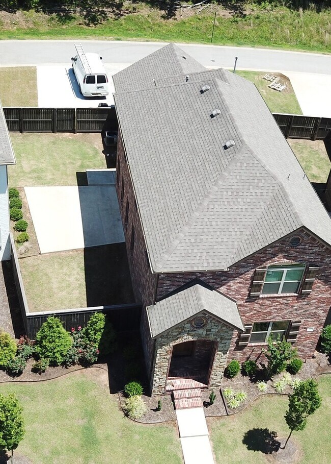 Foto del edificio - 562 N Salem Rd