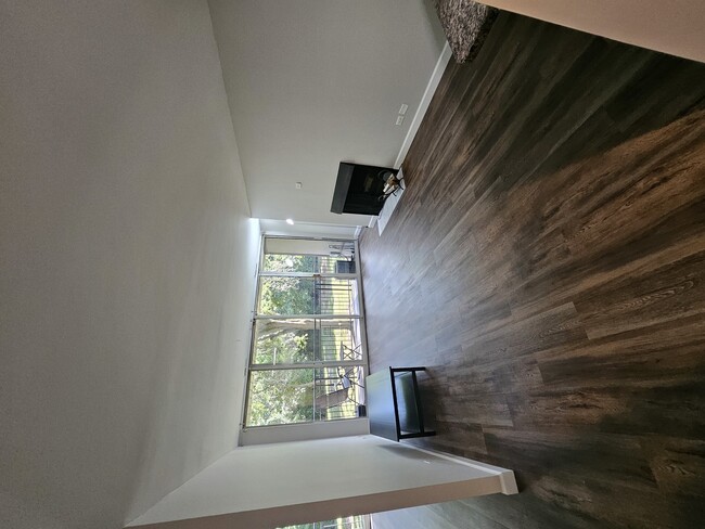Building Photo - 5810 Oakwood Dr
