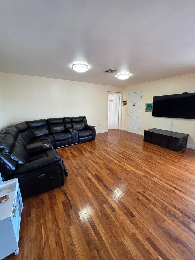 Foto del edificio - 6400 Smith Ave