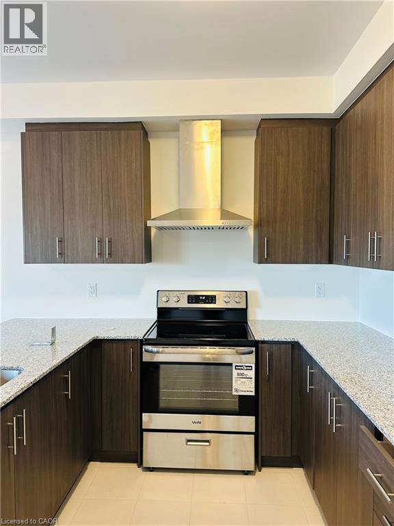 Building Photo - 884 Douro St