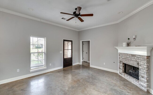 Building Photo - Beautiful New 3 Bed 2 Bath Home in Greenfield Station!