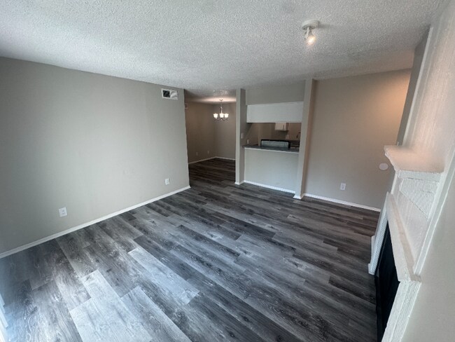 Photo - 2010 Estrada Pkwy Apartment