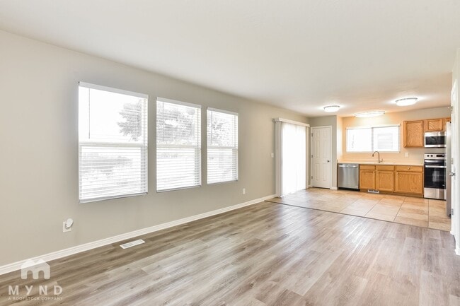 Building Photo - 42 E 850 S