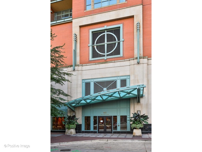 Foto del edificio - 415 E North Water St