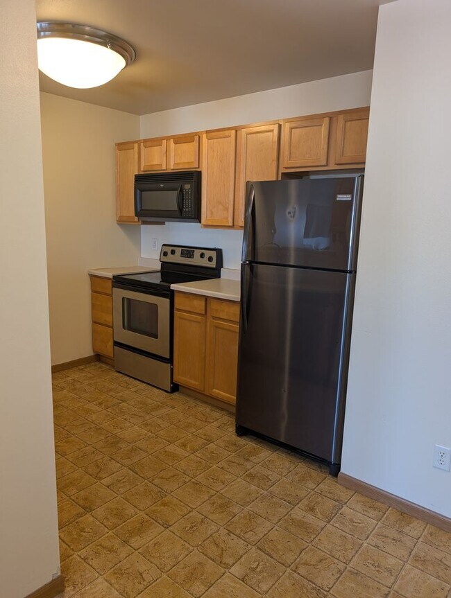 Building Photo - Lovely 2 bedroom 1.5 bath Condo!