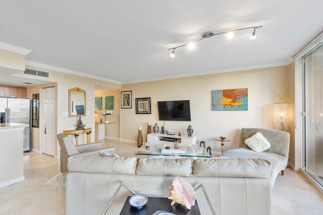 Sala de estar - 2011 N Ocean Blvd