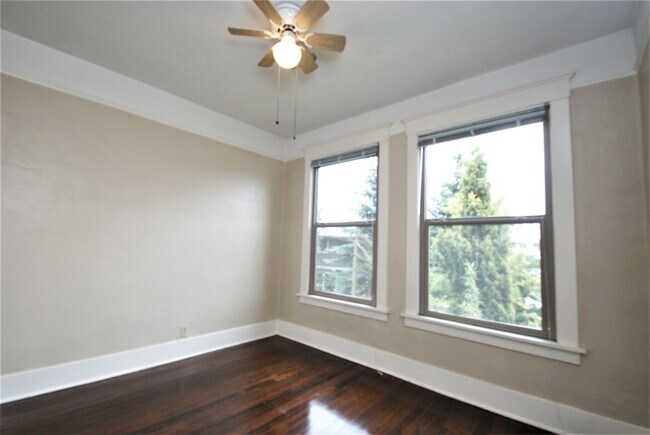 Foto del edificio - 1215 E Spring St