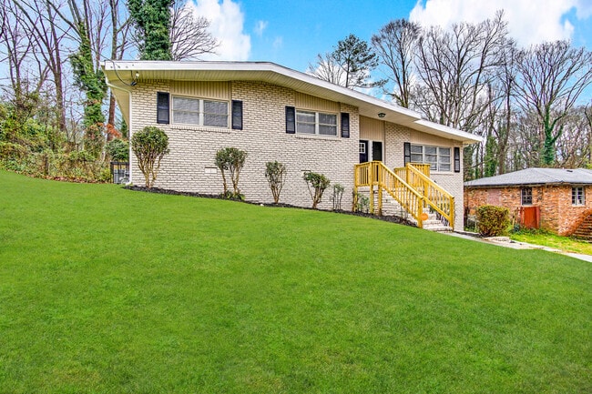 Building Photo - 3136 Beech Dr